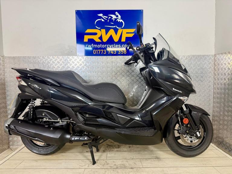 KAWASAKI J300, 2018, 68 REG, ONLY 2,834 MILES, FSH, EXCELLENT CONDITION