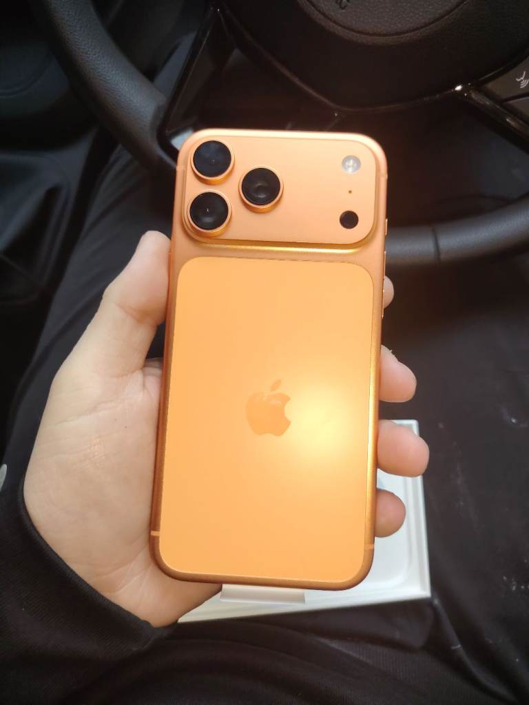 Iphone 17 pro max orange