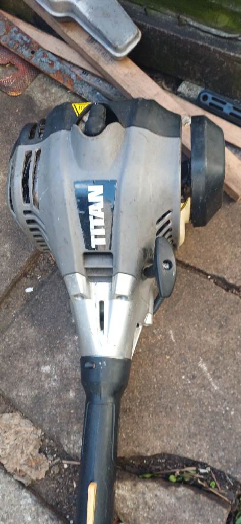 Titan petrol strimmer 