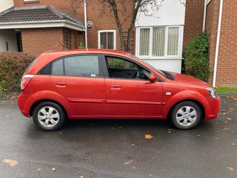 KIA RIO 1.5 2 CRDI 5 DOOR HATCHBACK £35 ROAD TAX LOW MILES