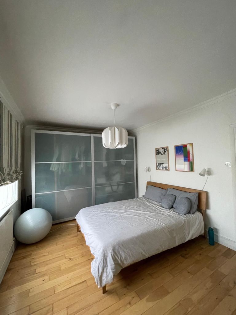 Double Room available in a Spacious 2-bed house. Looking for a female housemate 