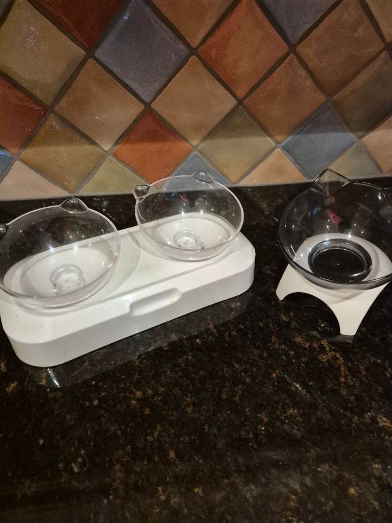 2 cat food dishes as new
