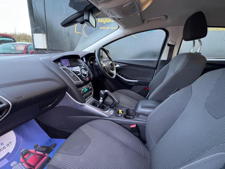 2013 Ford Focus 1.0 125 EcoBoost Titanium Navigator 5dr HATCHBACK PETROL Manual