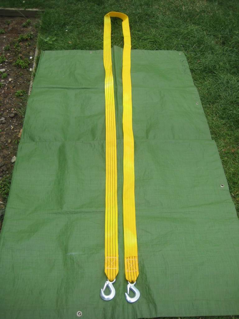 BRAND NEW 4 Metre Long Towing Strap with Heavy Metal Quick Release Hooks for £4.00