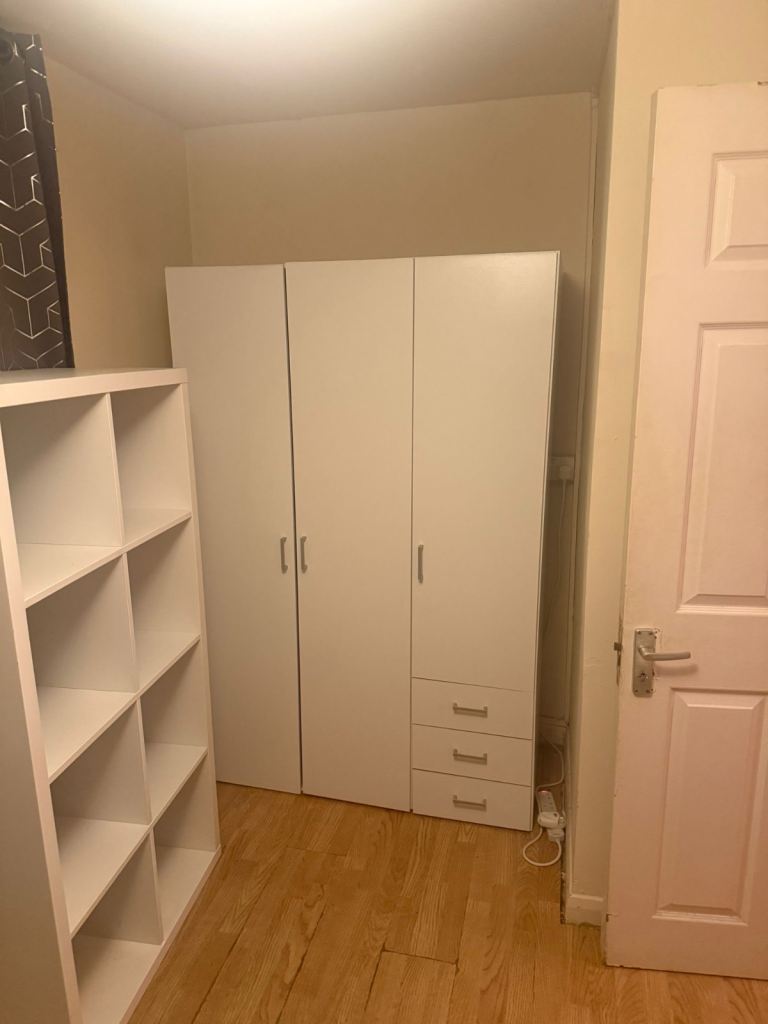 I have room with bathroom and garden is very nice