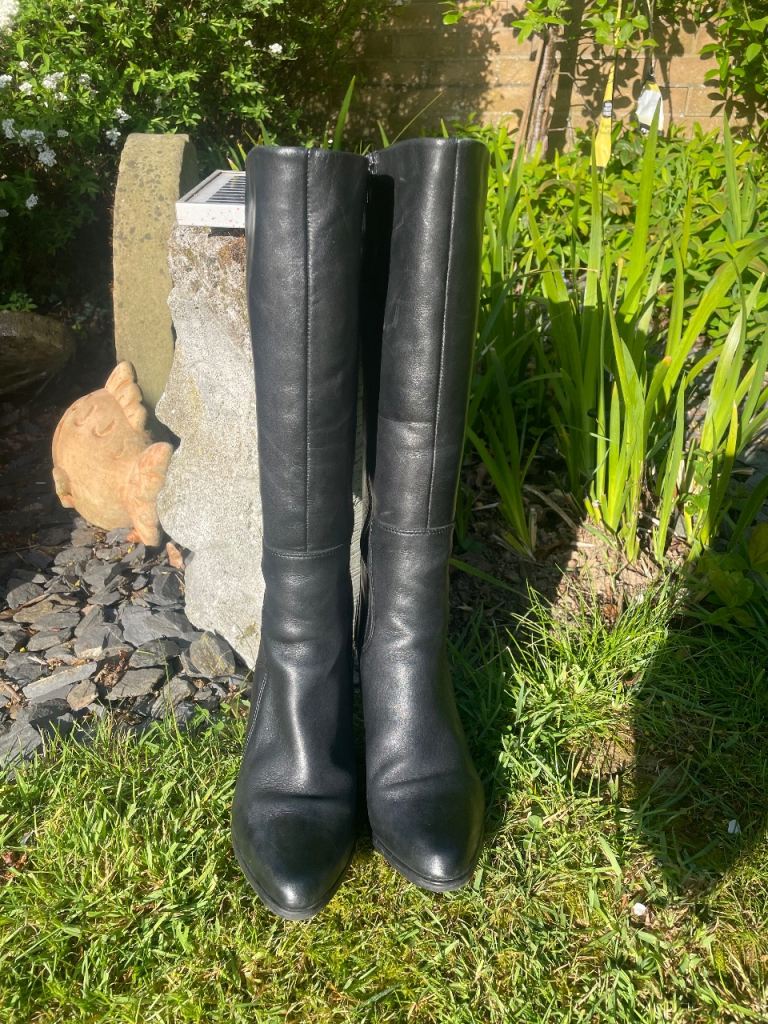 Good Condition Black Leather Knee-High Boots – Women's UK Size 7