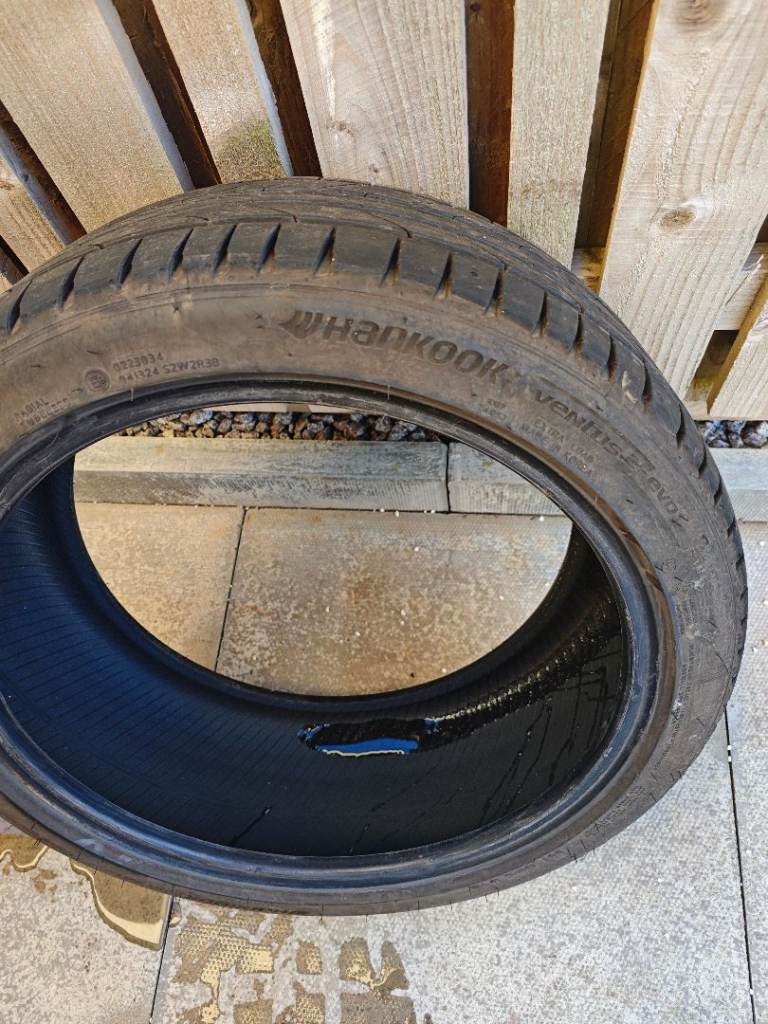 Hankook 225 40 18 Tyre. 6mm Tread 
