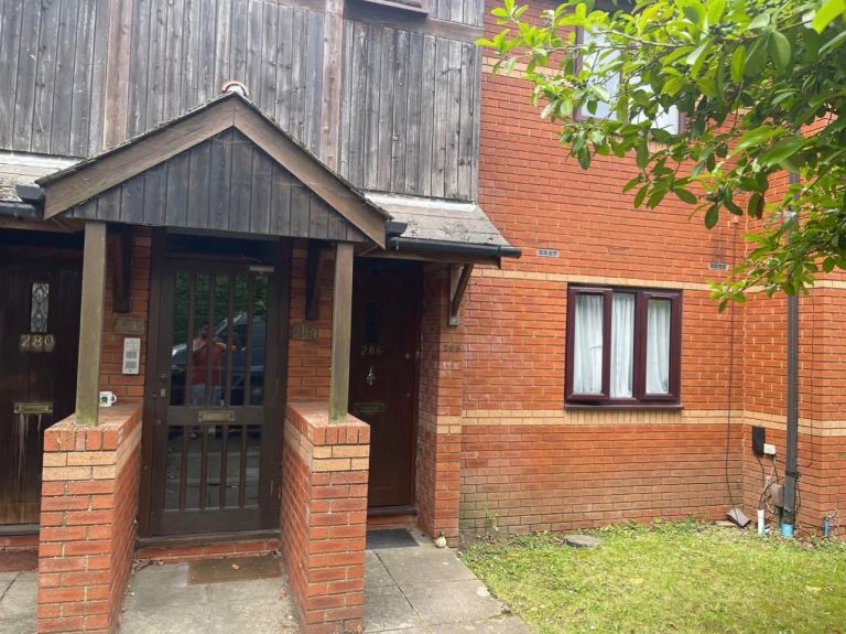 Sought after flat available immediately 