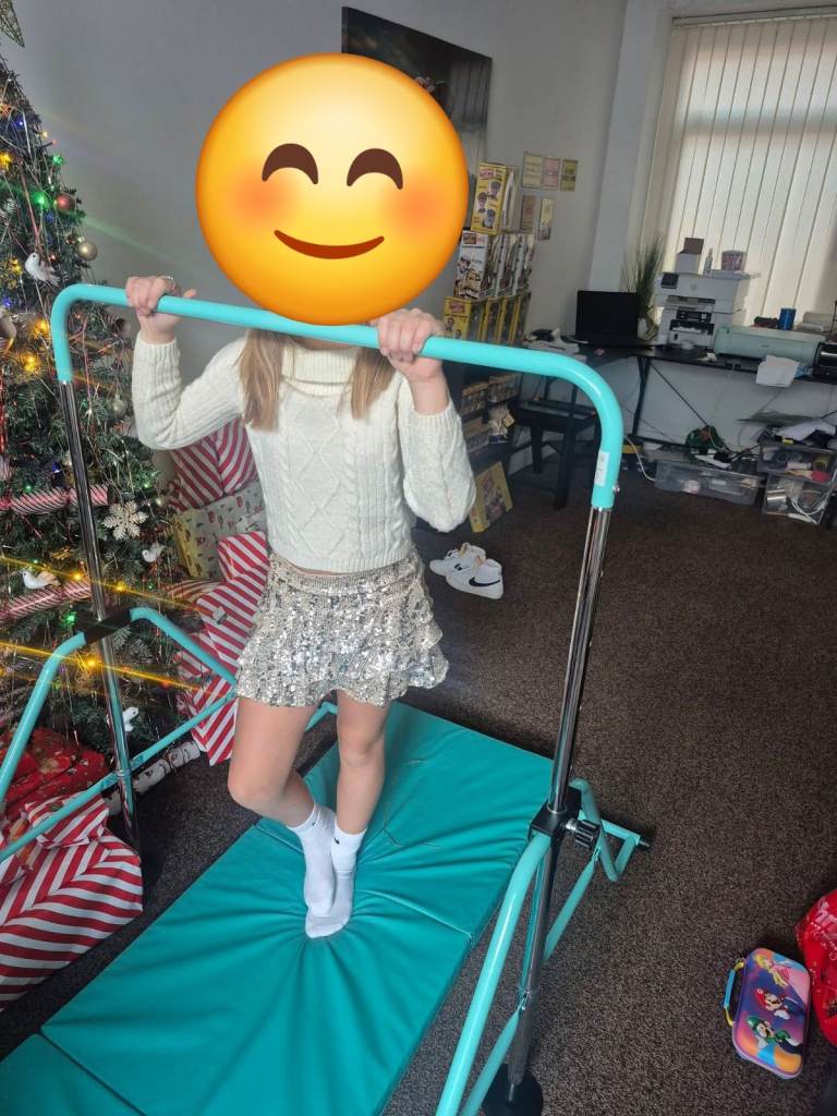Kids acrobatic bar and mat 