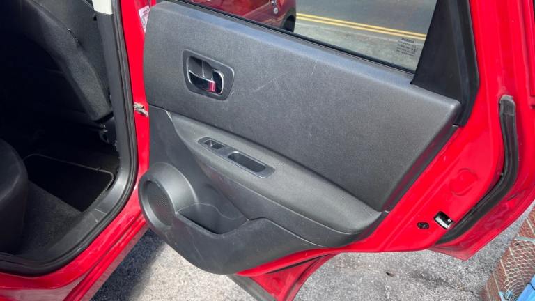 Nissan qashqai N1.5 dCi 115 N-Connecta 5dr 2 owners full Nissan history stunning