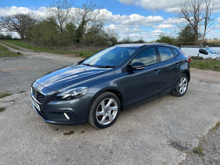 2014 Volvo V40 D2 CROSS COUNTRY LUX 5DR HATCHBACK HATCHBACK Diesel Manual