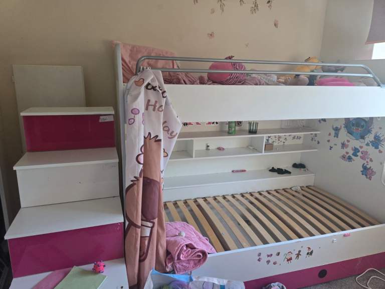 Bunk beds with stairs case 