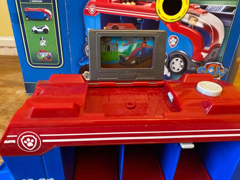 Paw Patrol Mission Cruiser with 5 extra characters and vehicles