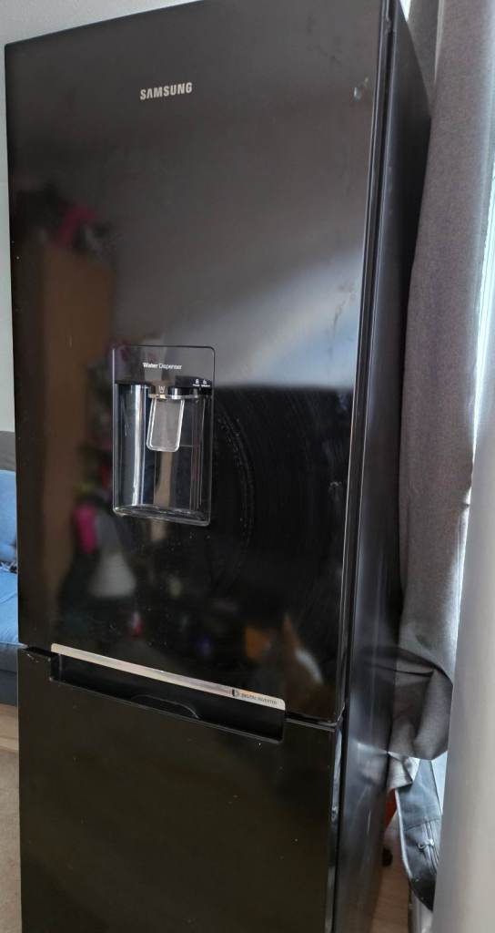Samsung Black Fridge Freezer with Water Dispenser