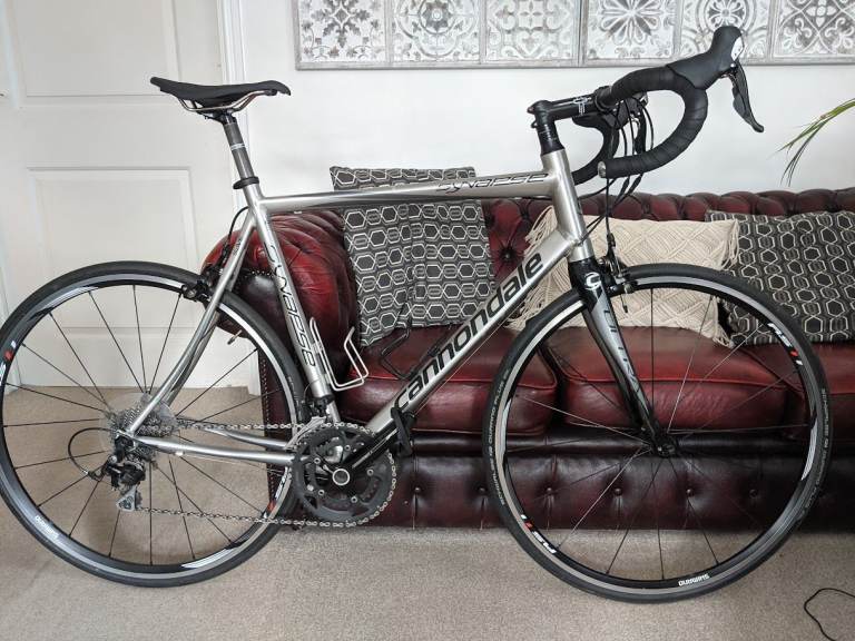   Share Cannondale Synapse. Shimano 105. 58cm. Fantastic condition. Light Use - Look!