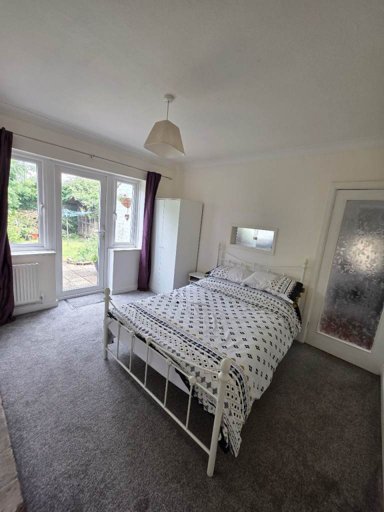 Double bedroom available, 10 min walk to Bournemouth train station 
