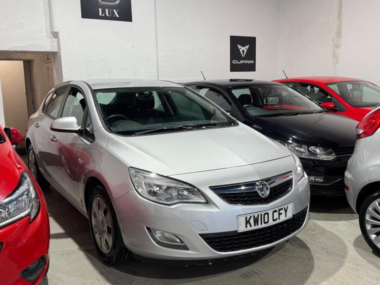 2010 Vauxhall Astra 1.6 16v Exclusiv Euro 5 5dr HATCHBACK Petrol Manual