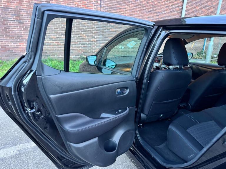  Nissan Leaf 40kWh Acenta Auto 5dr Electric Automatic