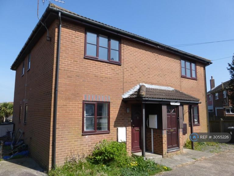 1 bedroom flat in Simons Court, Aylesham, Canterbury, CT3 (1 bed) (#3055226)