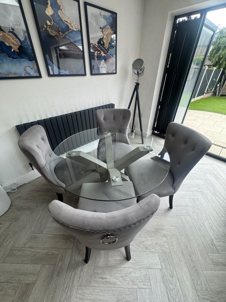 ✅✅GREY OAK ROUND GLASS TABLE AND 4 VELVET CHAIRS BOUGHT FROM NEXT MINT CONDITION 
