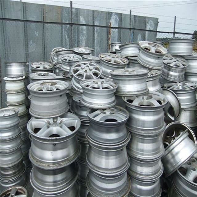 Alloy wheels and car batteries wanted 