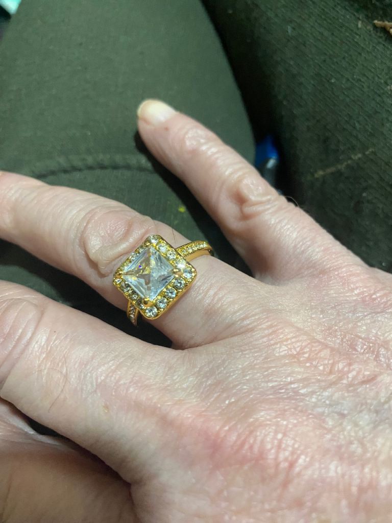 NEW Gold Tone Ring with Square Clear Stone – Good Condition