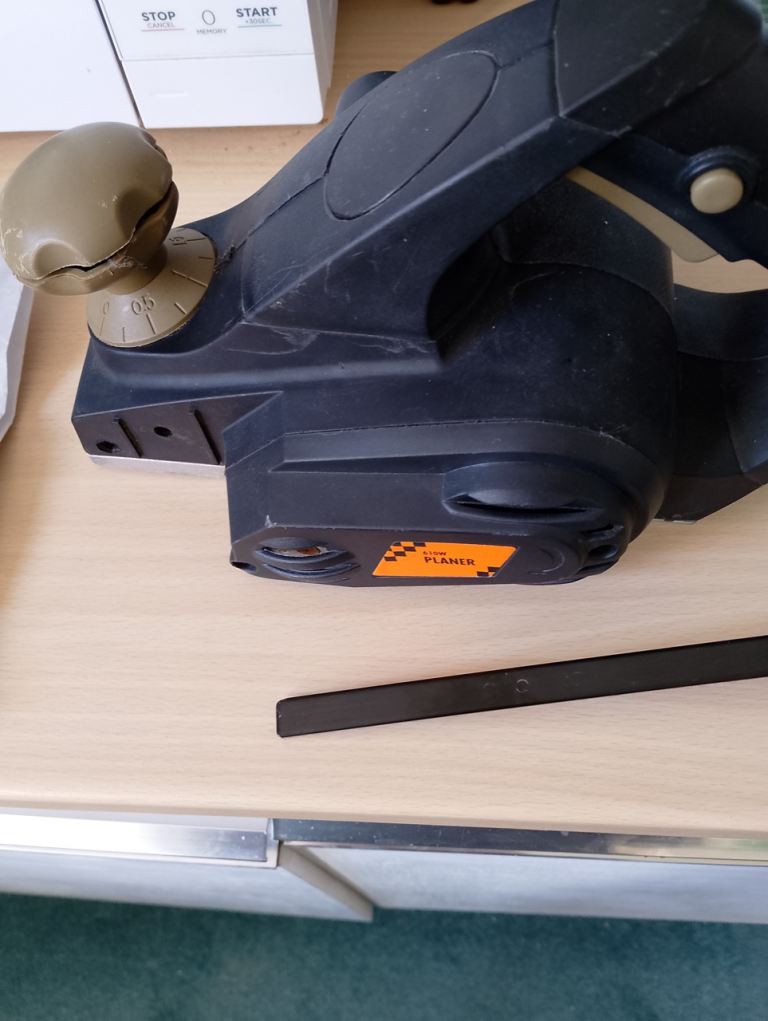 Electric wood planer