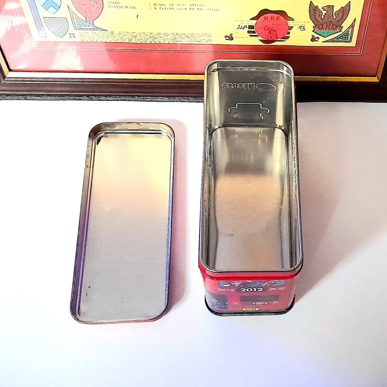 COLLECTABLE LIDDED TIN - 2012 LONDON OLYMPIC - CADBURY HEROES BUS 18 x 10 cm GOOD