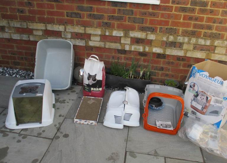 Ex large CATIT litter tray ,scoop+ new litter,large CATIT CABRIO cat carrier