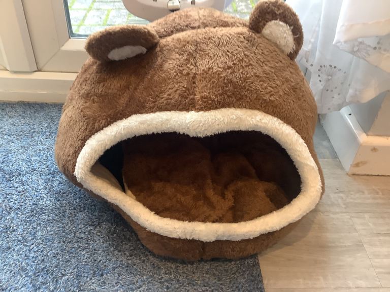 Cat bed 💯 goes to Waifs and Strays