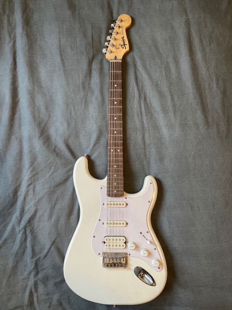Squier Bullet Strat HSS