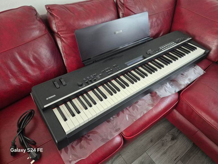 Piano stage Yamaha CP4