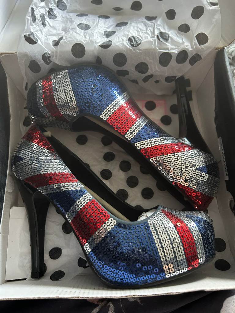 *IRON FIST*  Sequin Platform Heels – Size 6