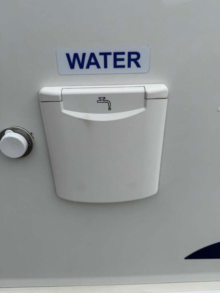 SWIFT ESCAPE 695 - 2017