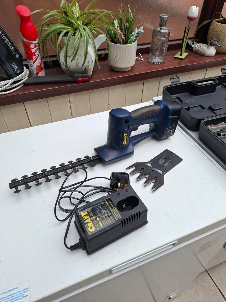 CRAFT 18V Cordless Hedge Trimmer with Charger & Case