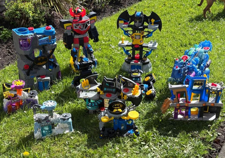 Various Batman caves and a large robotic dinosaur no figures or remote control but works fine 