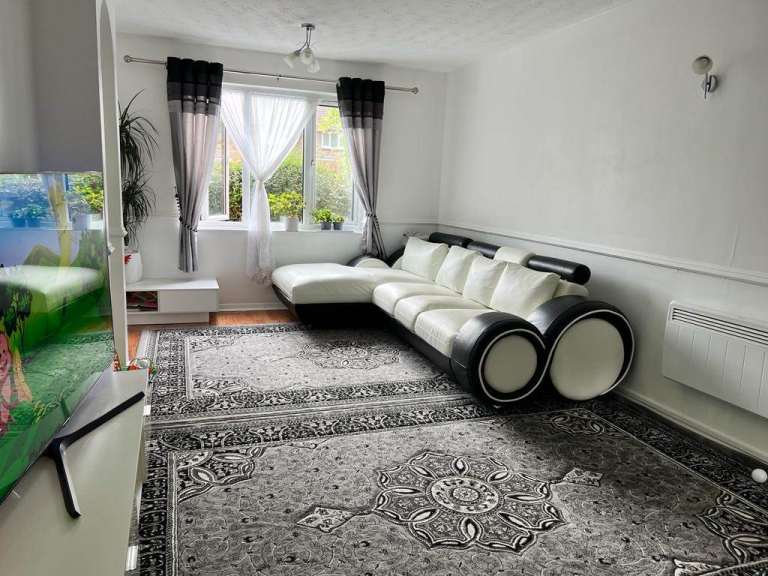 Beautiful 2 Bedroom Ground Floor Flat available to let at Sapphire Close Chadwell Heath, RM8  