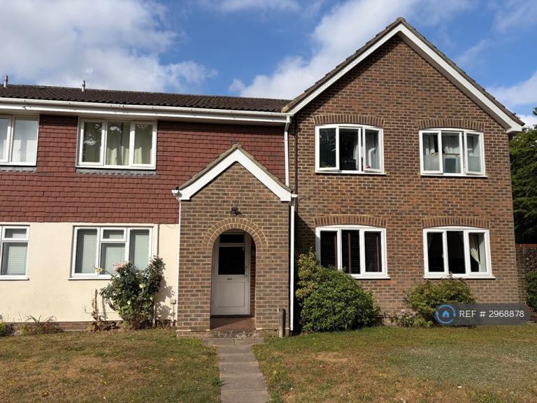 1 bedroom flat in Church Crookham, Fleet, GU51 (1 bed) (#2968878)