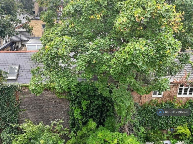 2 bedroom flat in Gloucester Avenue, London, NW1 (2 bed) (#2796878)