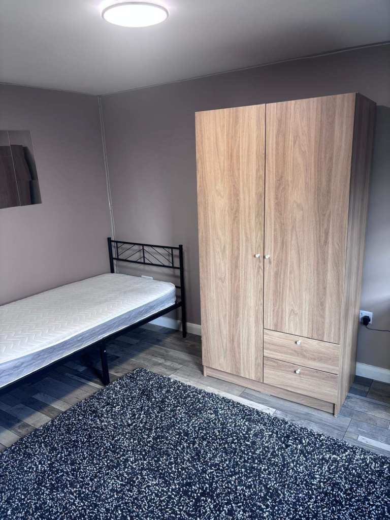 Self-Contained 1 Bed Studio - Bills Included 