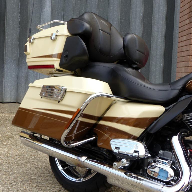 Harley Davidson FLTRUSE CVO Road Glide Ultra 1801cc – Rare collectors machine.