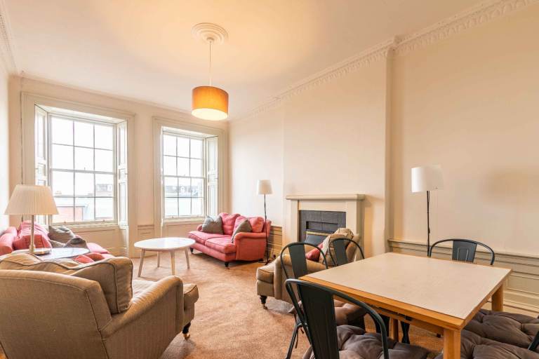Centrally located, 4 bedroom, HMO flat on Broughton Street - available June