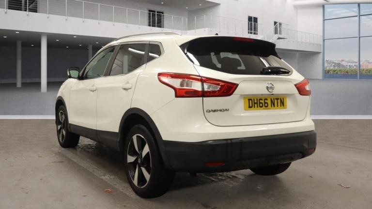 2017 Nissan Qashqai 1.2 DiG-T N-Connecta 5dr ++ PANROOF / NAV / CAMERA / ULEZ ++ HATCHBACK Petrol...