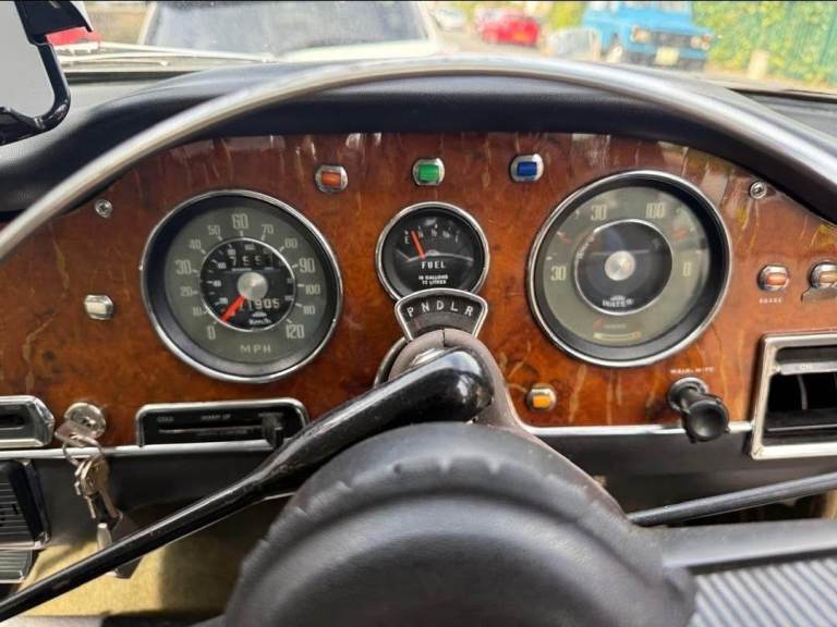 A CLASSIC 1965 HUMBER SUPER SNIPE LUXURIOUS CLASSIC CAR