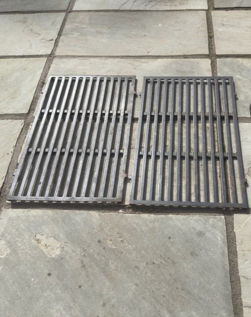 WEBER BBQ Solid Cast Iron Grates and Reversible Griddle / Grill Flat Plate.