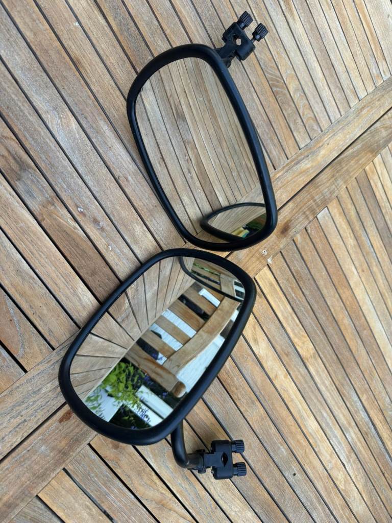 Vintage-style caravan towing mirrors for an older car