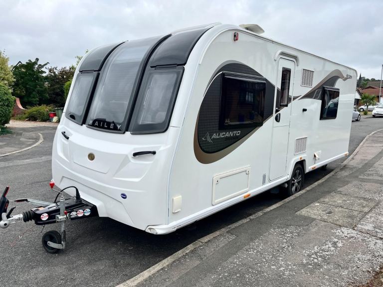 2020 Model Bailey Alicanto Grande Estoril with Motor Mover.