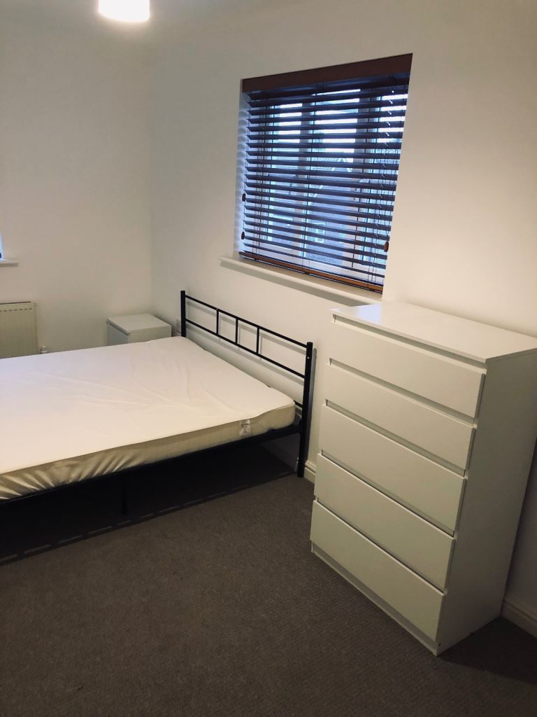 Double room to rent in professional HMO 