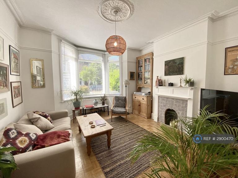1 bedroom flat in Brougham Road, London, W3 (1 bed) (#2900470)