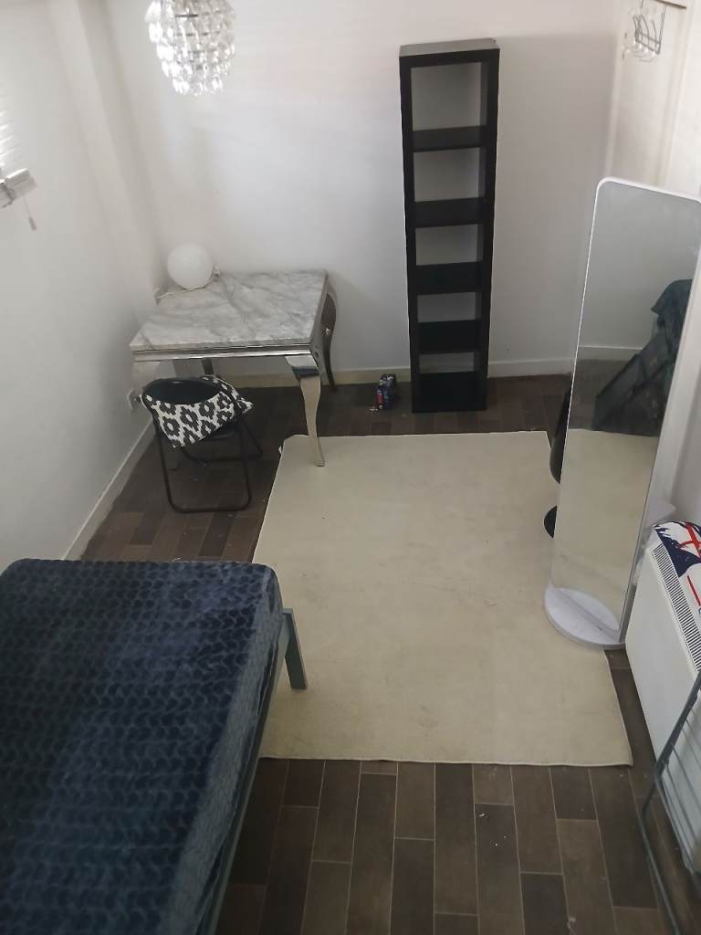 ROOM TO LET . NO AGENCIES!! NO UC, NO W.F.H